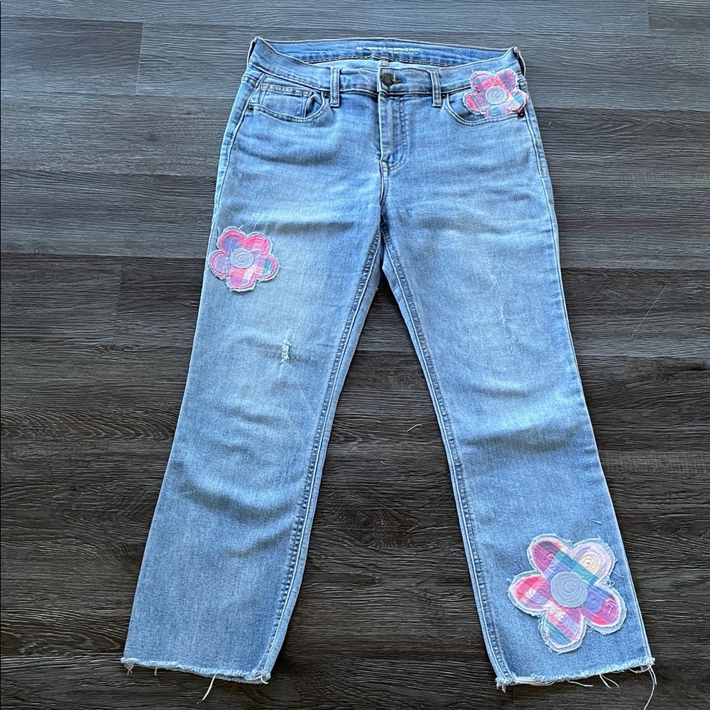Upcycled Embellished Cropped Flare Light Wash Jeans Boho Scrappy Fabric Flowers - Picture 10 of 16